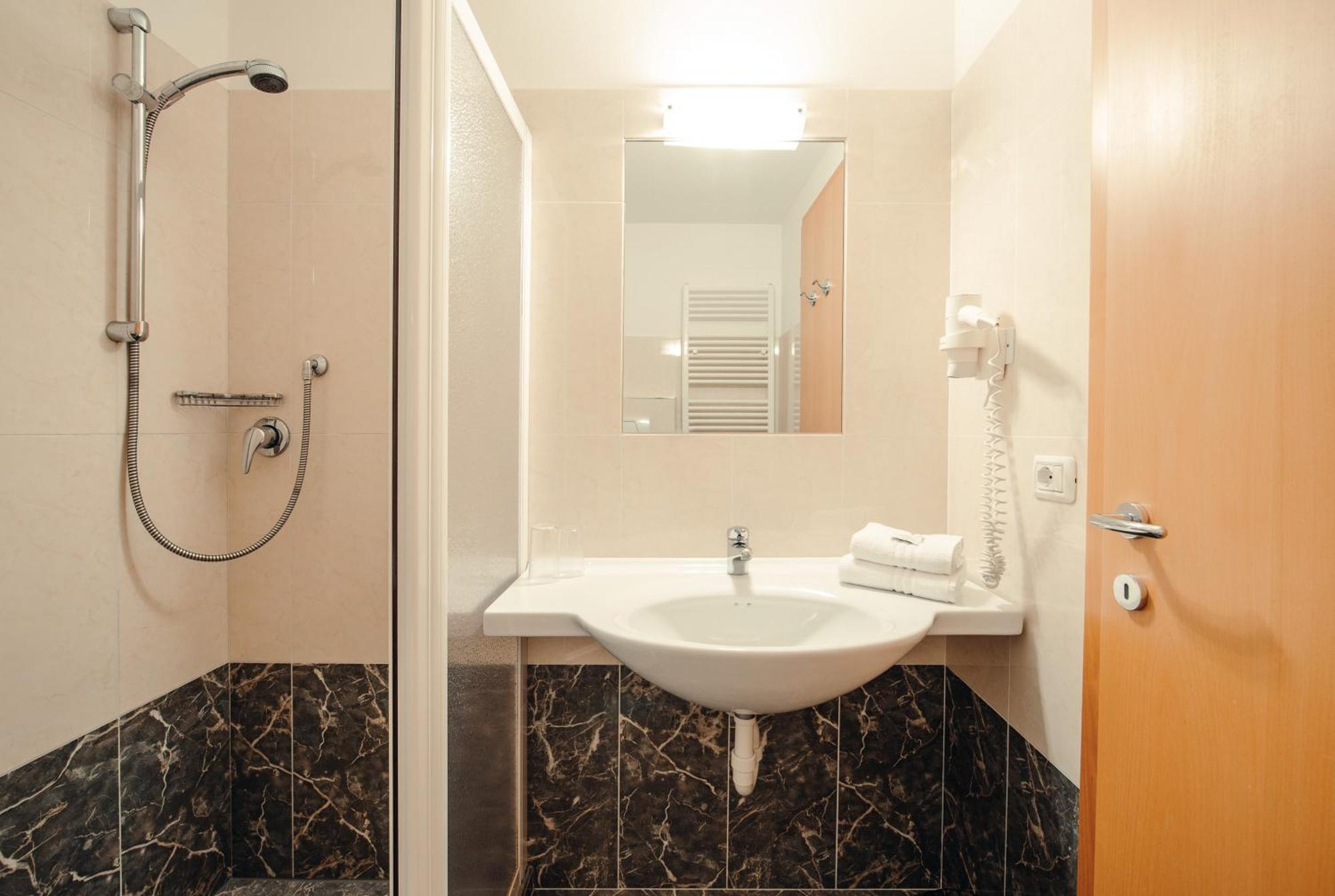 Hotel Ludwigshof Truden Zimmer foto